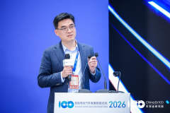 大规模实正在数据取海量生成数据双轮驱